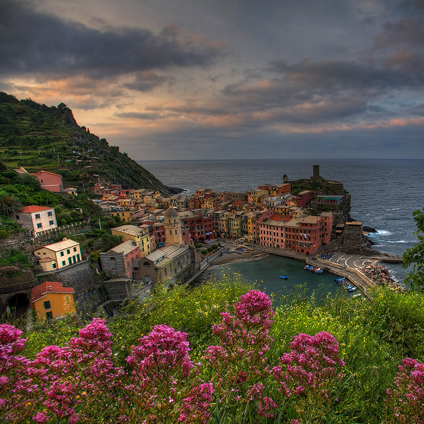 Italy me. Чинкве-Терре, Италия красота. Чинкве-Терре Италия природа. Чинкотере Италия. Италия Тоскана побережье.